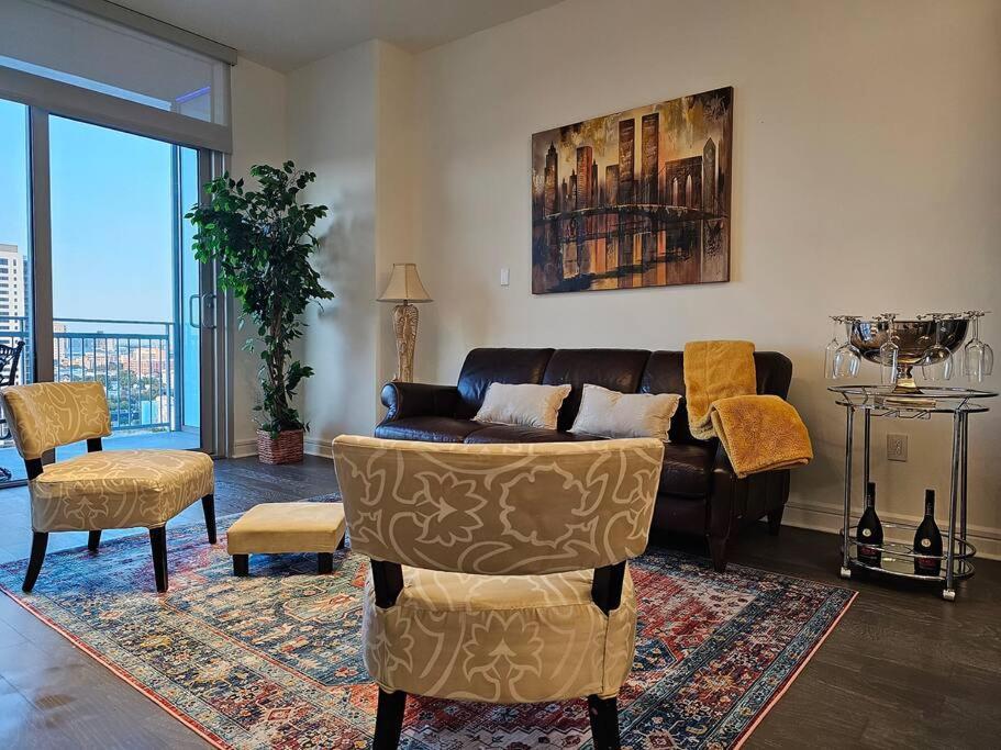 דירות יוסטון Luxury Highrise In Midtown - Skyline Views And Chic Decor מראה חיצוני תמונה