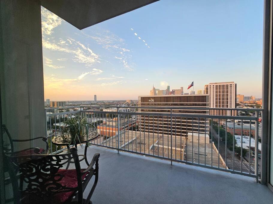 דירות יוסטון Luxury Highrise In Midtown - Skyline Views And Chic Decor מראה חיצוני תמונה